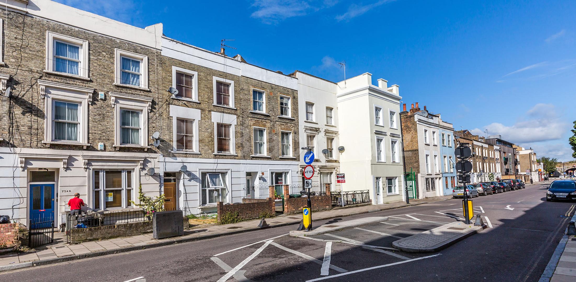Modern split level 3 bed within a period house by tube & shops Benwell Road, Holloway